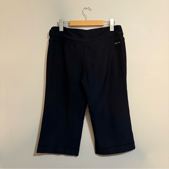 Nike Black Wide Leg Capri Athletic Leggings - Picture 8 of 10